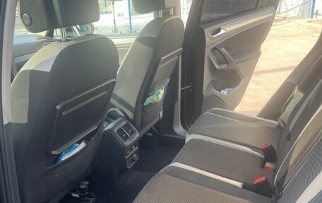 Volkswagen Tiguan II, 2018 год, 1 850 000 рублей, 4 фотография