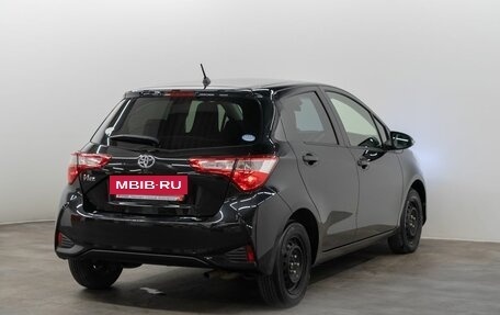 Toyota Vitz, 2017 год, 875 000 рублей, 4 фотография