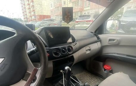 Mitsubishi L200 IV рестайлинг, 2011 год, 1 050 000 рублей, 6 фотография