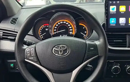 Toyota Yaris XP150 рестайлинг, 2022 год, 866 000 рублей, 10 фотография