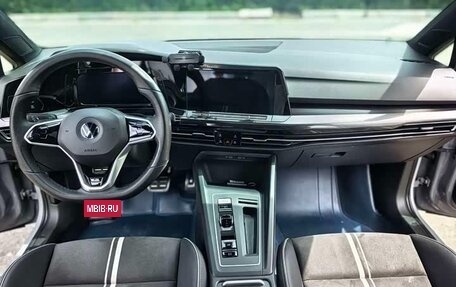 Volkswagen Golf VIII, 2023 год, 1 940 000 рублей, 11 фотография