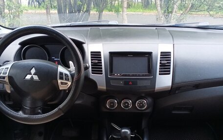 Mitsubishi Outlander III рестайлинг 3, 2011 год, 1 049 000 рублей, 2 фотография