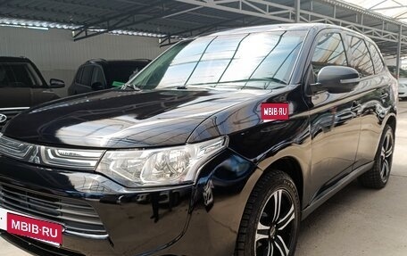 Mitsubishi Outlander III рестайлинг 3, 2013 год, 1 000 000 рублей, 1 фотография