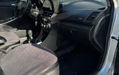 Hyundai Solaris II рестайлинг, 2013 год, 795 000 рублей, 25 фотография