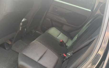 Mitsubishi Outlander III рестайлинг 3, 2013 год, 1 000 000 рублей, 10 фотография