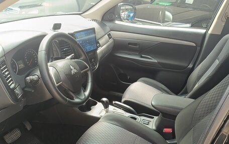 Mitsubishi Outlander III рестайлинг 3, 2013 год, 1 000 000 рублей, 11 фотография