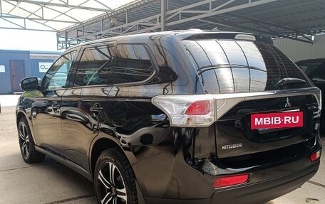 Mitsubishi Outlander III рестайлинг 3, 2013 год, 1 000 000 рублей, 8 фотография