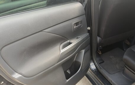 Mitsubishi Outlander III рестайлинг 3, 2013 год, 1 000 000 рублей, 14 фотография