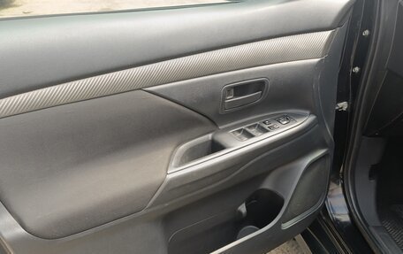 Mitsubishi Outlander III рестайлинг 3, 2013 год, 1 000 000 рублей, 19 фотография