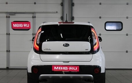 KIA Soul II рестайлинг, 2017 год, 1 517 000 рублей, 6 фотография
