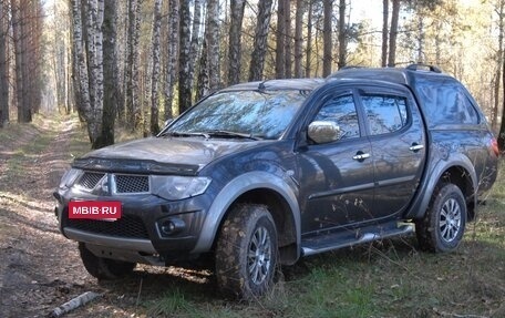 Mitsubishi L200 IV рестайлинг, 2011 год, 1 990 000 рублей, 8 фотография