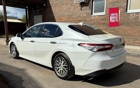 Toyota Camry, 2019 год, 2 250 000 рублей, 4 фотография