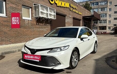 Toyota Camry, 2019 год, 2 250 000 рублей, 5 фотография