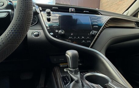 Toyota Camry, 2019 год, 2 250 000 рублей, 14 фотография