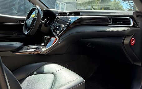 Toyota Camry, 2019 год, 2 250 000 рублей, 13 фотография