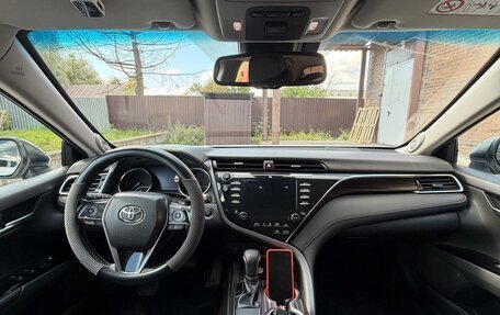 Toyota Camry, 2019 год, 2 250 000 рублей, 16 фотография