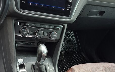 Volkswagen Tiguan II, 2018 год, 2 200 000 рублей, 4 фотография