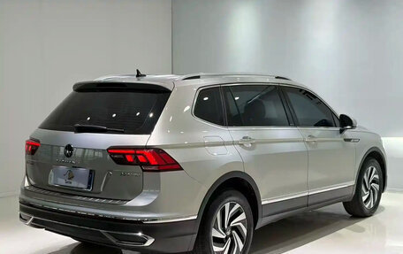 Volkswagen Tiguan II, 2023 год, 1 990 123 рублей, 4 фотография