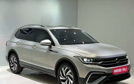 Volkswagen Tiguan II, 2023 год, 1 990 123 рублей, 3 фотография