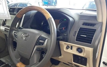 Toyota Land Cruiser Prado 150 рестайлинг 2, 2023 год, 7 138 000 рублей, 9 фотография