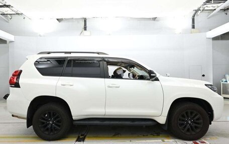 Toyota Land Cruiser Prado 150 рестайлинг 2, 2023 год, 7 138 000 рублей, 8 фотография