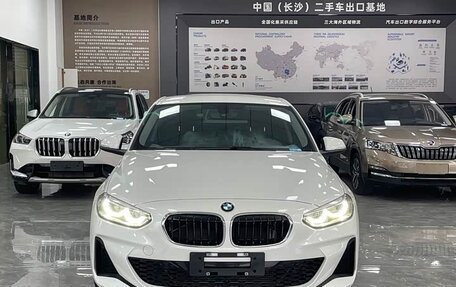 BMW 1 серия, 2023 год, 1 900 000 рублей, 6 фотография