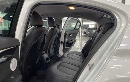BMW 1 серия, 2023 год, 1 900 000 рублей, 8 фотография