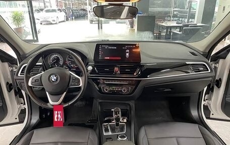 BMW 1 серия, 2023 год, 1 900 000 рублей, 15 фотография