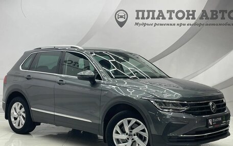 Volkswagen Tiguan II, 2021 год, 3 400 000 рублей, 3 фотография