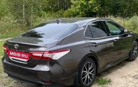 Toyota Camry, 2021 год, 2 850 000 рублей, 2 фотография