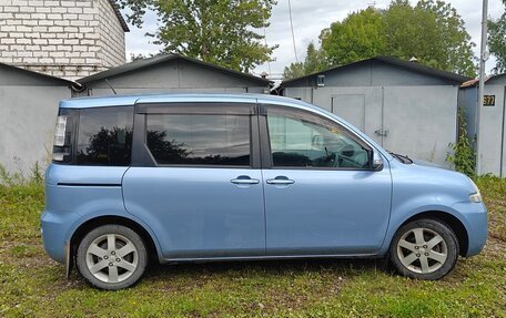 Toyota Sienta I, 2011 год, 750 000 рублей, 5 фотография