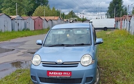 Toyota Sienta I, 2011 год, 750 000 рублей, 2 фотография
