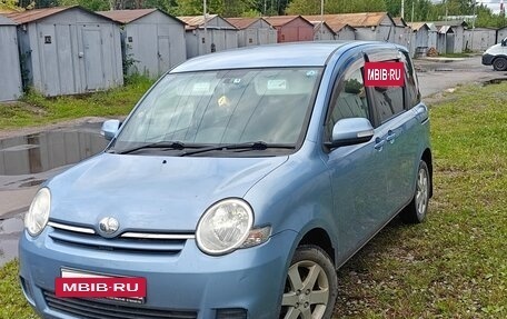 Toyota Sienta I, 2011 год, 750 000 рублей, 3 фотография