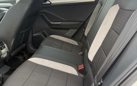 Volkswagen T-Roc I, 2021 год, 2 000 000 рублей, 12 фотография