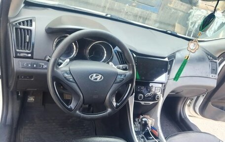 Hyundai Sonata VI, 2011 год, 600 000 рублей, 9 фотография