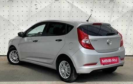 Hyundai Solaris II рестайлинг, 2015 год, 1 030 000 рублей, 5 фотография