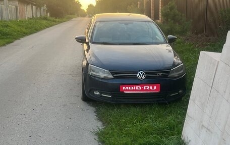 Volkswagen Jetta VI, 2011 год, 400 000 рублей, 2 фотография