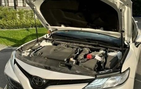 Toyota Camry, 2018 год, 3 200 000 рублей, 9 фотография