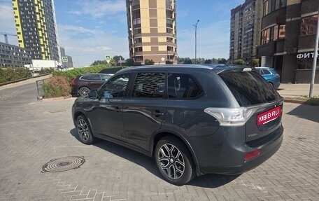 Mitsubishi Outlander III рестайлинг 3, 2014 год, 1 600 000 рублей, 8 фотография