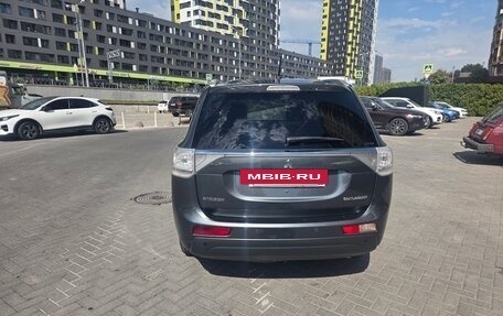 Mitsubishi Outlander III рестайлинг 3, 2014 год, 1 600 000 рублей, 10 фотография