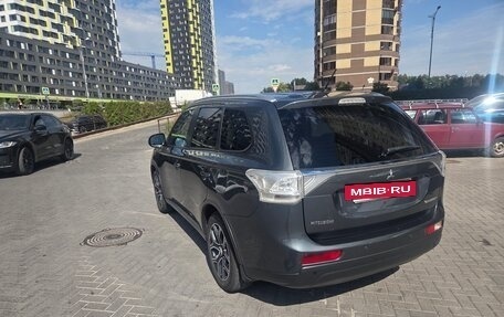 Mitsubishi Outlander III рестайлинг 3, 2014 год, 1 600 000 рублей, 9 фотография