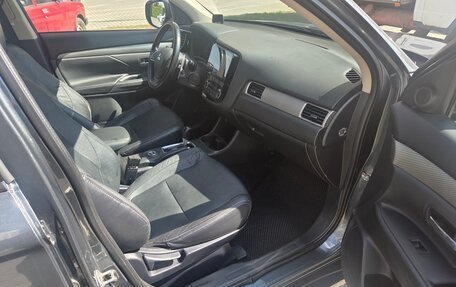 Mitsubishi Outlander III рестайлинг 3, 2014 год, 1 600 000 рублей, 18 фотография
