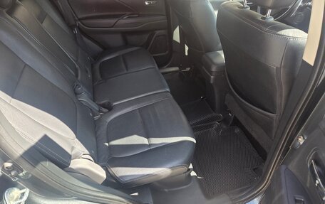 Mitsubishi Outlander III рестайлинг 3, 2014 год, 1 600 000 рублей, 21 фотография