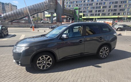 Mitsubishi Outlander III рестайлинг 3, 2014 год, 1 600 000 рублей, 27 фотография