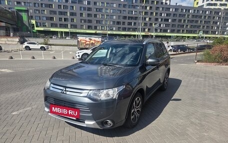 Mitsubishi Outlander III рестайлинг 3, 2014 год, 1 600 000 рублей, 24 фотография