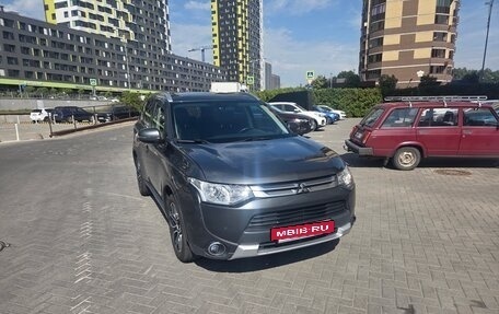 Mitsubishi Outlander III рестайлинг 3, 2014 год, 1 600 000 рублей, 23 фотография