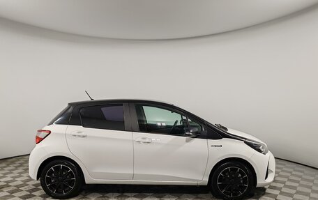 Toyota Yaris III рестайлинг, 2017 год, 1 375 000 рублей, 4 фотография