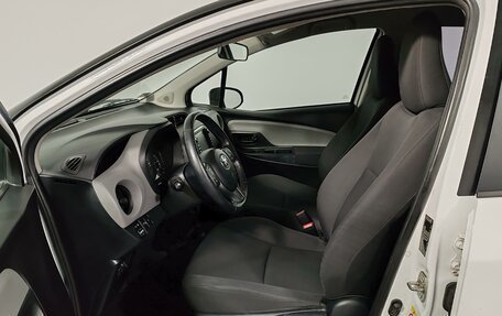 Toyota Yaris III рестайлинг, 2017 год, 1 375 000 рублей, 12 фотография