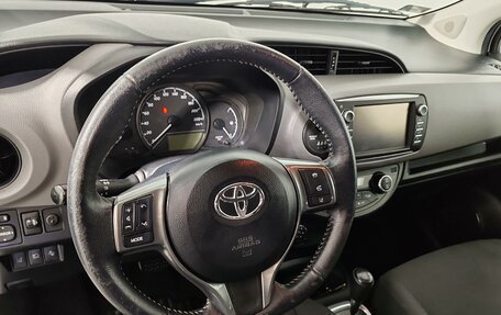 Toyota Yaris III рестайлинг, 2017 год, 1 375 000 рублей, 14 фотография