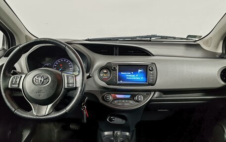 Toyota Yaris III рестайлинг, 2017 год, 1 375 000 рублей, 22 фотография